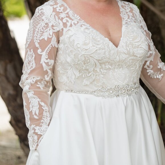 Wedding dress. Size 16W. Upgraded, sewn-in belt. Long sleeve, A-line. Pockets! - Picture 6 of 9